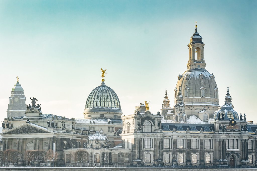 Winterliches Panorama der Altstadt von Dresden